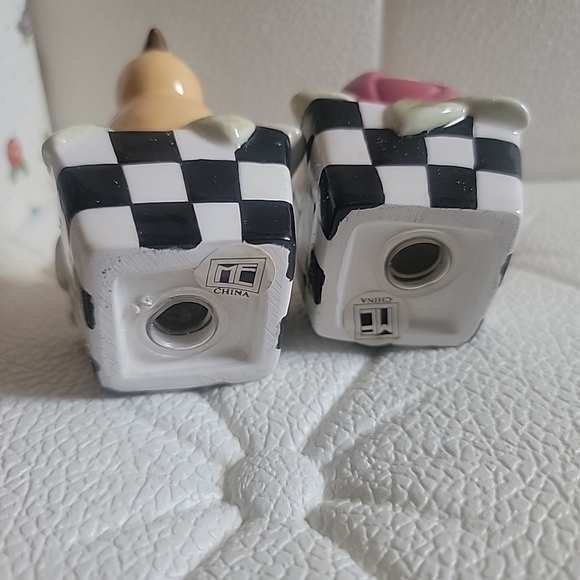 Mary Engelbreit at Home Bird, Flower in Checked Basket Salt and Pepper Shakers - Picture 5 of 8